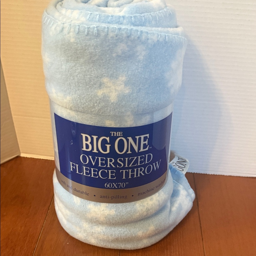 The Big One Sky Blue snowflake design 60x70” Fleece Throw blanket anti-pilling